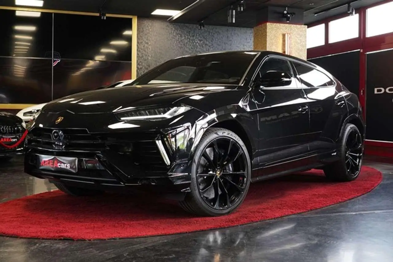 Photo 1 : Lamborghini Urus 2023 Petrol