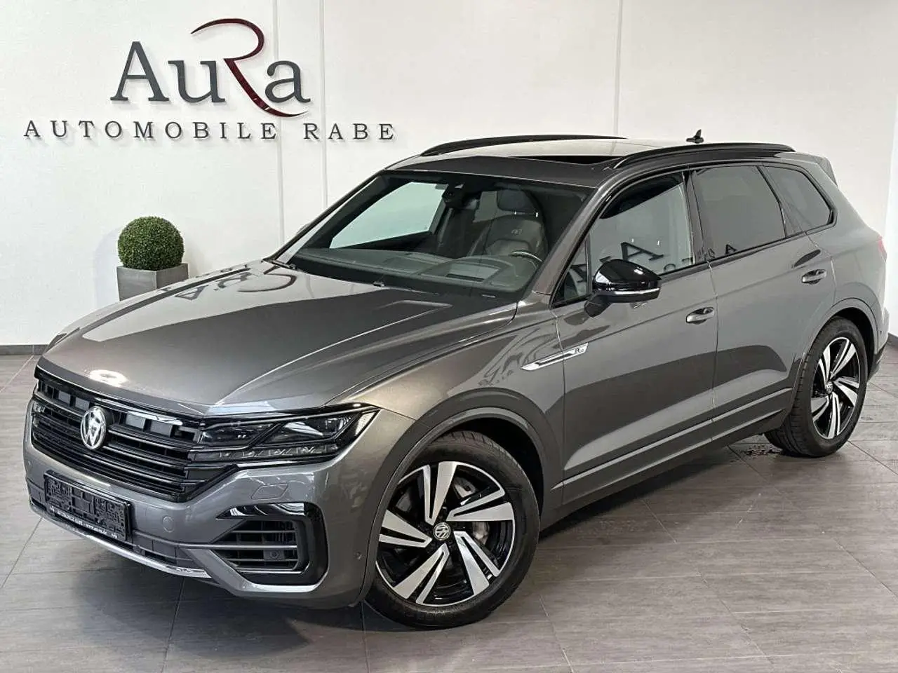 Photo 1 : Volkswagen Touareg 2019 Petrol