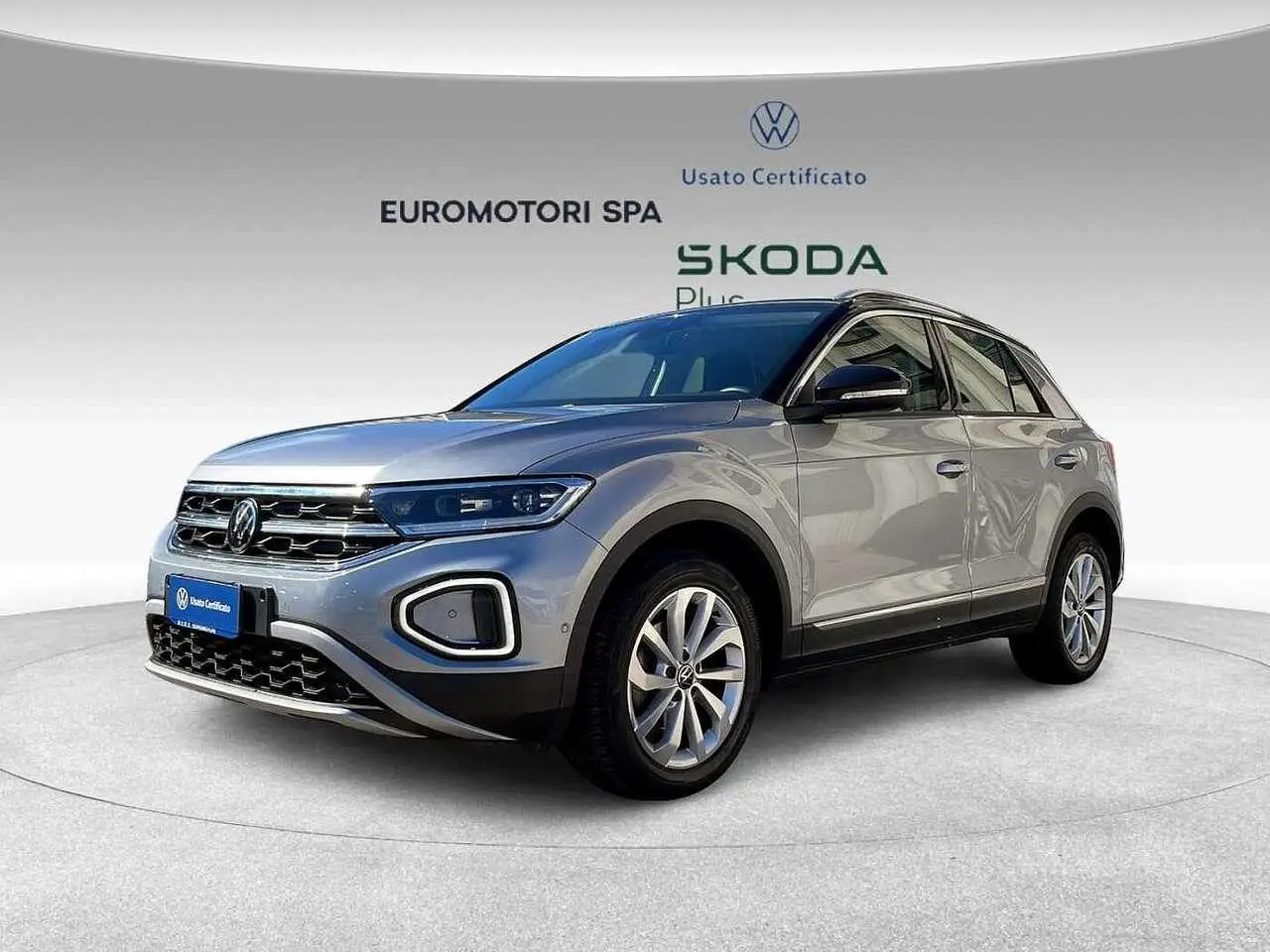 Photo 1 : Volkswagen T-roc 2022 Essence