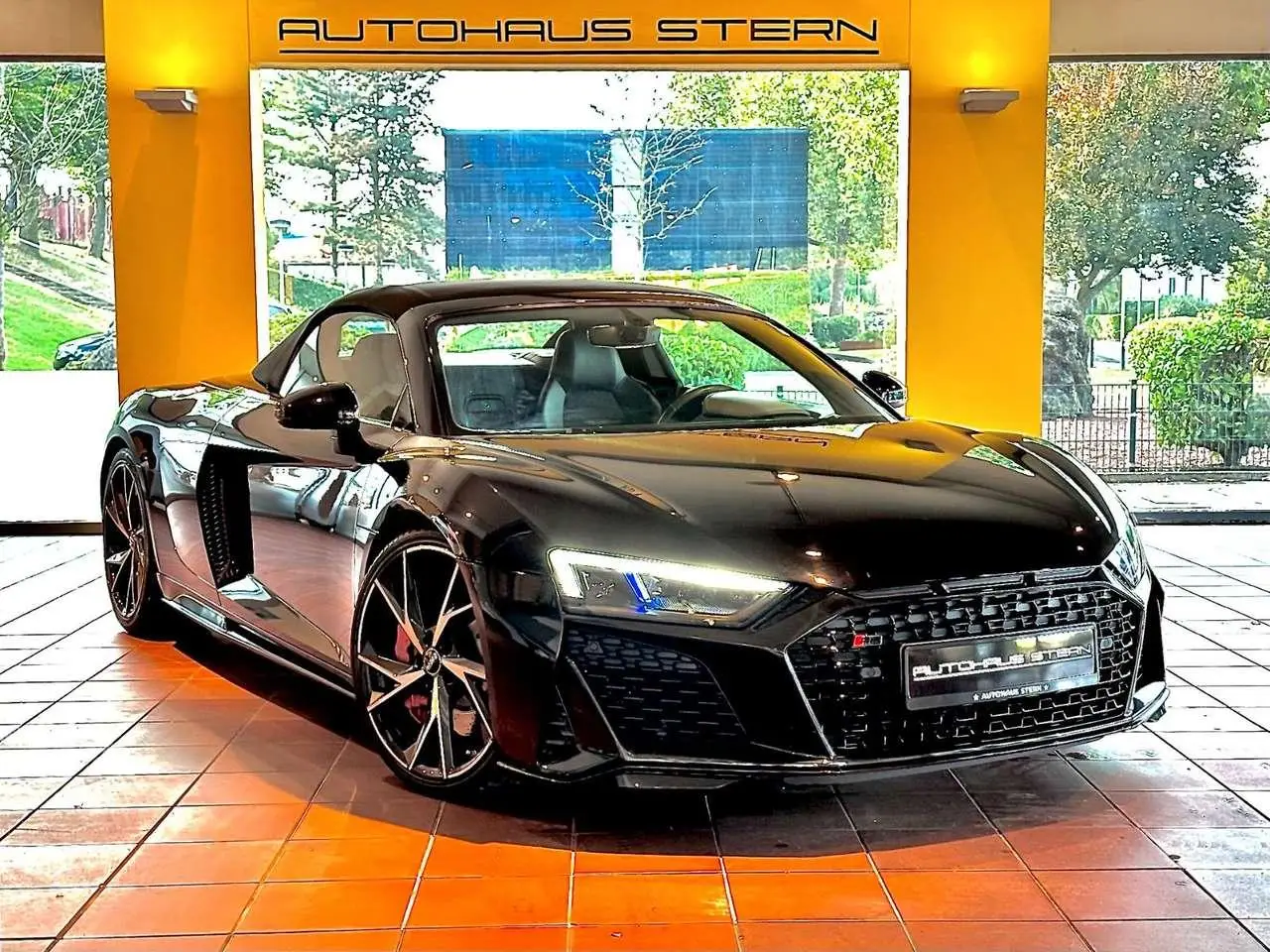 Photo 1 : Audi R8 2020 Petrol