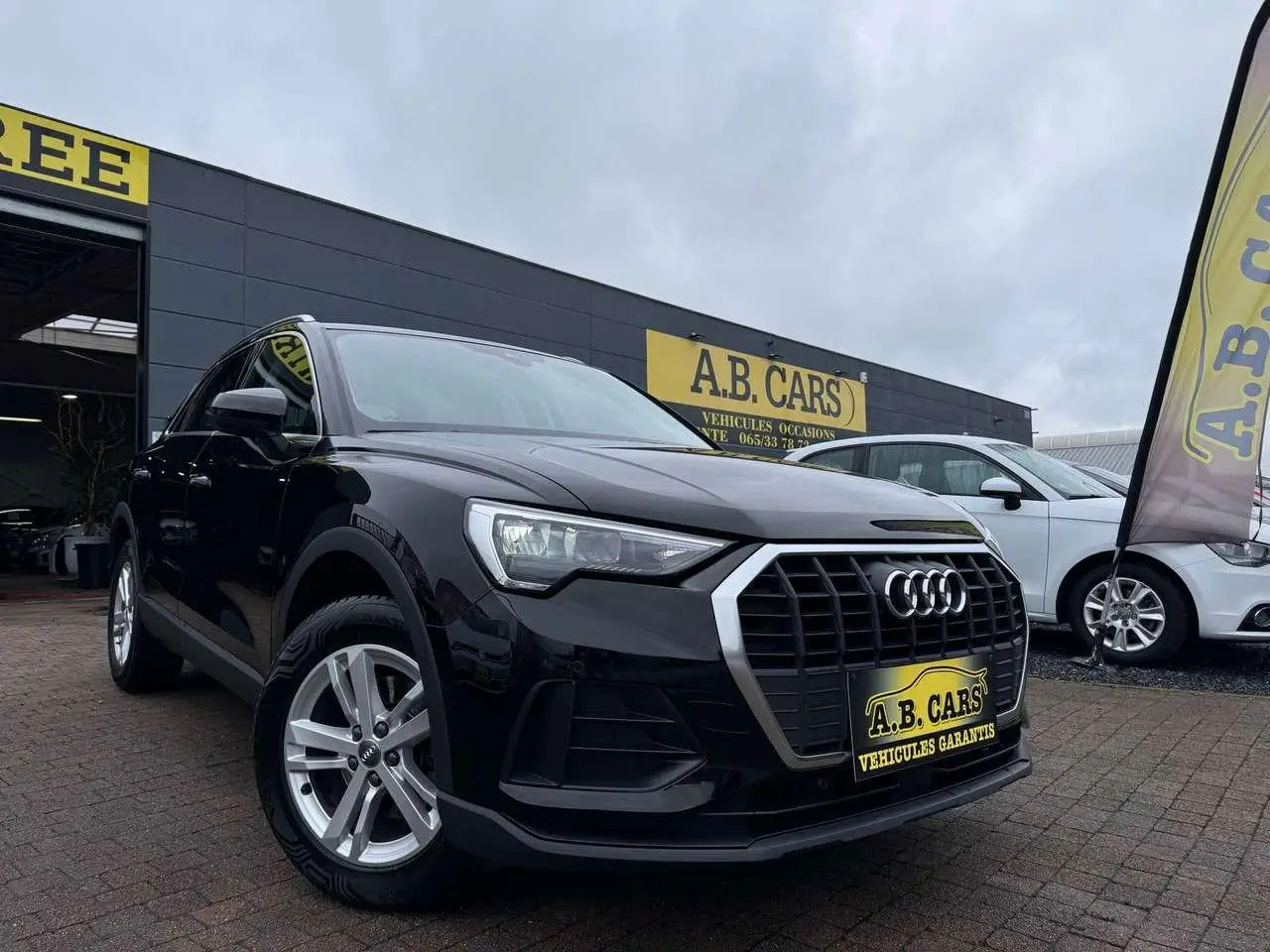 Photo 1 : Audi Q3 2019 Petrol