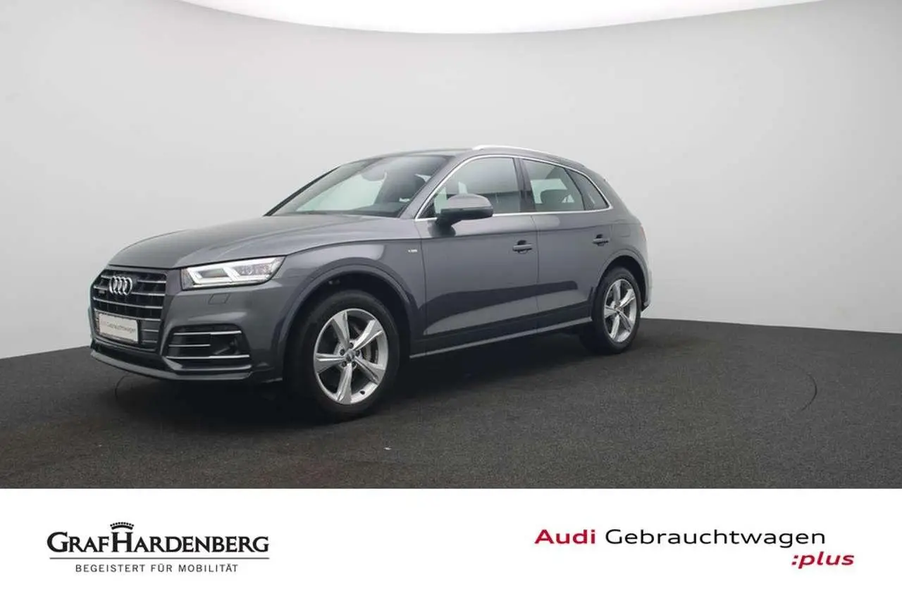 Photo 1 : Audi Q5 2019 Hybrid