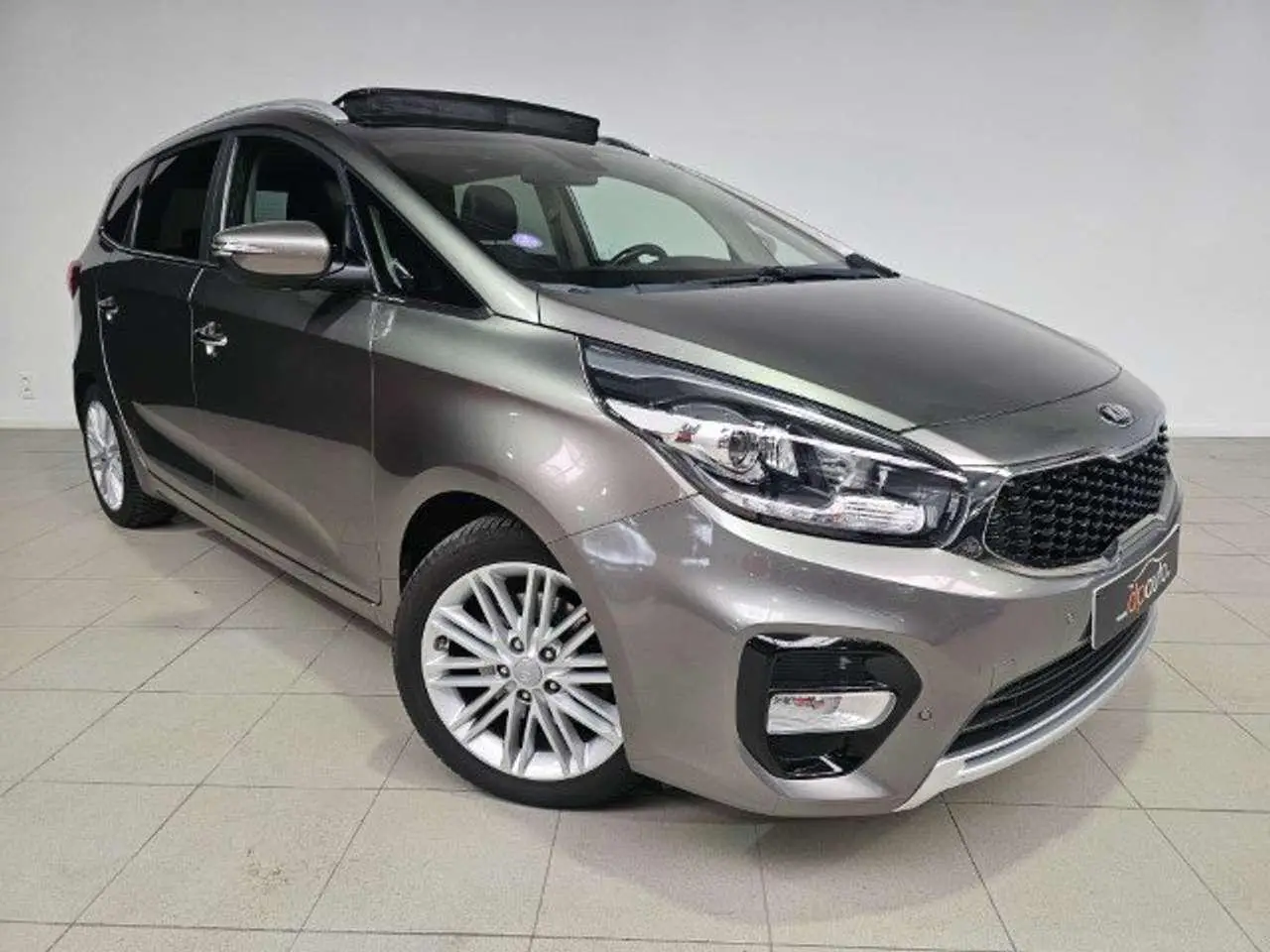 Photo 1 : Kia Carens 2019 Petrol