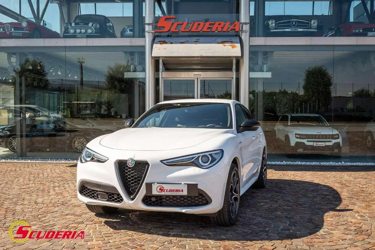 Photo 1 : Alfa Romeo Stelvio 2022 Petrol