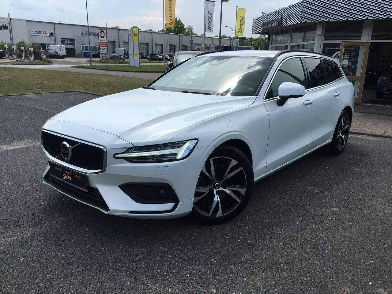 Photo 1 : Volvo V60 2023 Essence