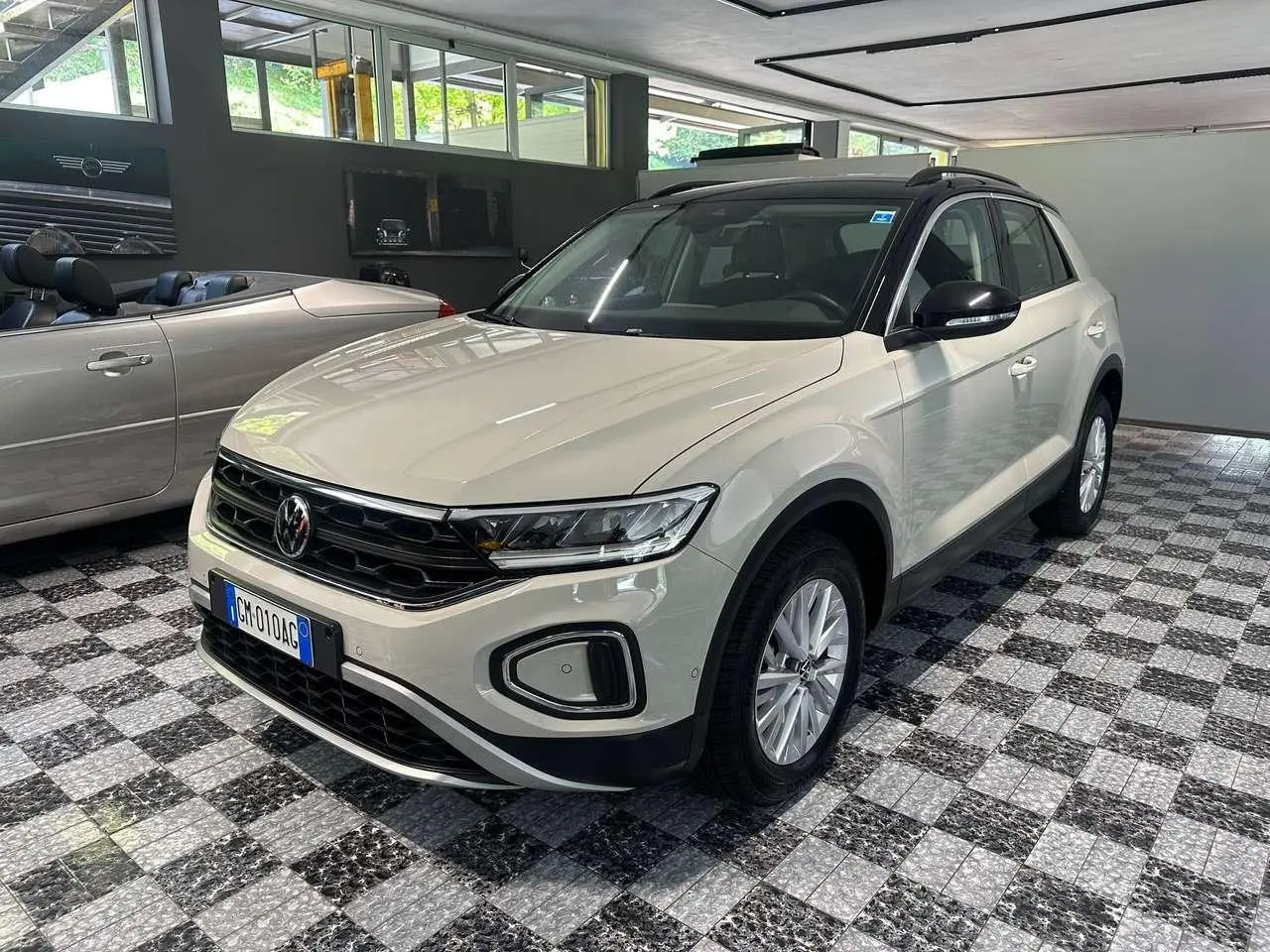 Photo 1 : Volkswagen T-roc 2022 Petrol