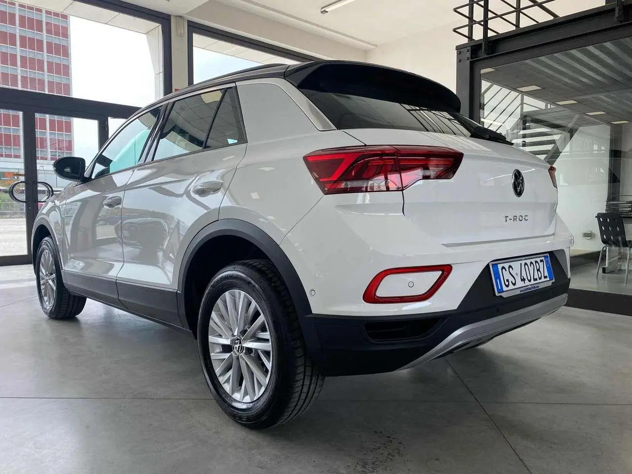 Photo 1 : Volkswagen T-roc 2023 Essence