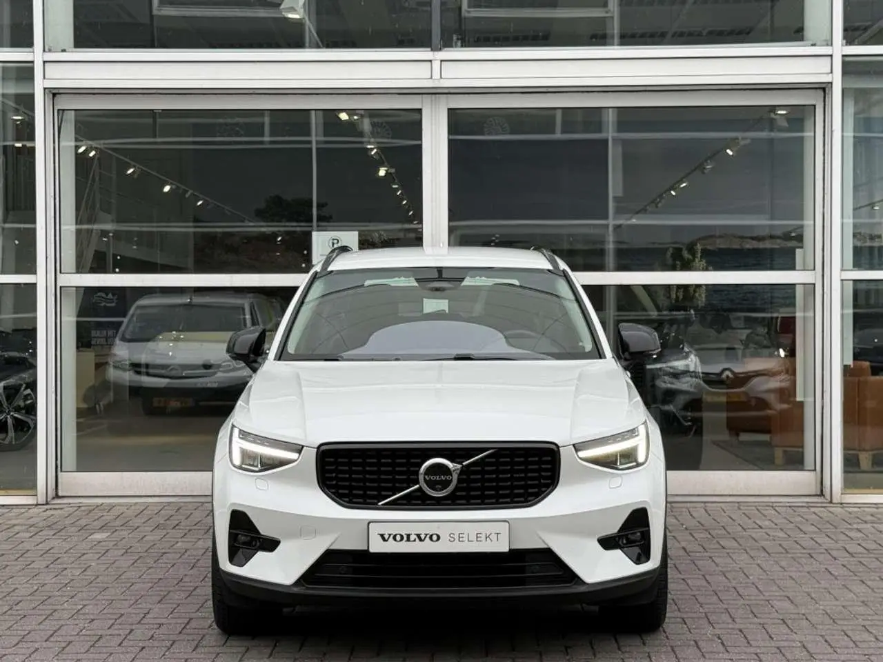 Photo 1 : Volvo Xc40 2023 Petrol