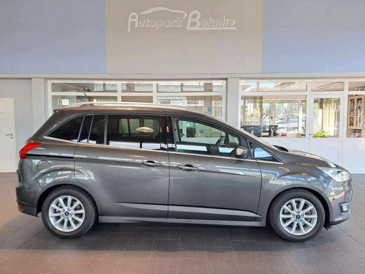 Photo 1 : Ford Grand C-max 2018 Petrol