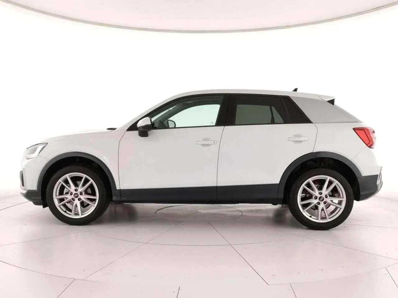 Photo 1 : Audi Q2 2023 Petrol