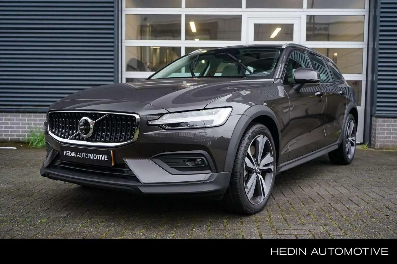 Photo 1 : Volvo V60 2023 Hybride