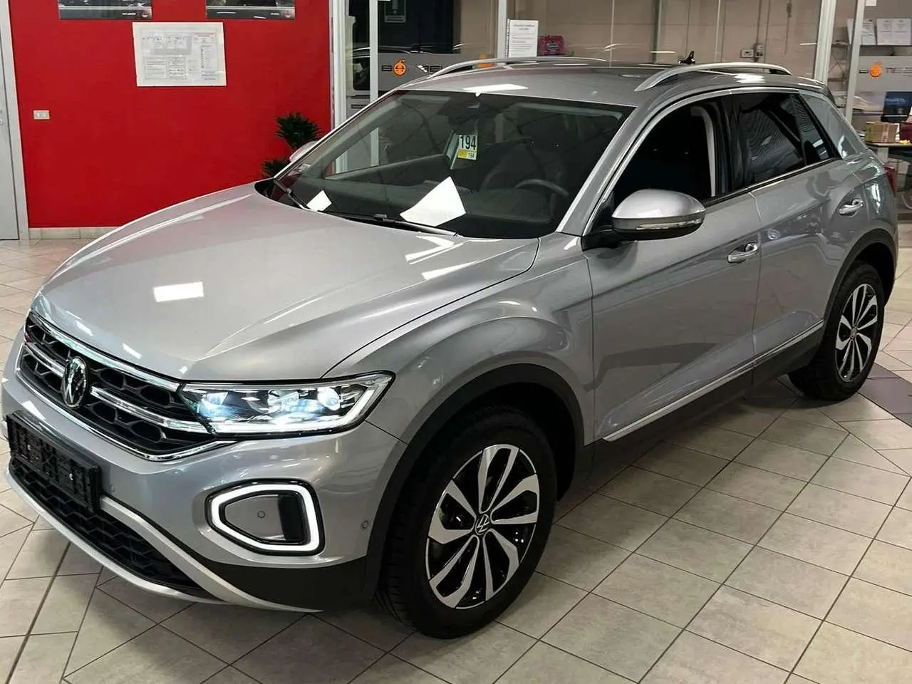 Photo 1 : Volkswagen T-roc 2023 Essence