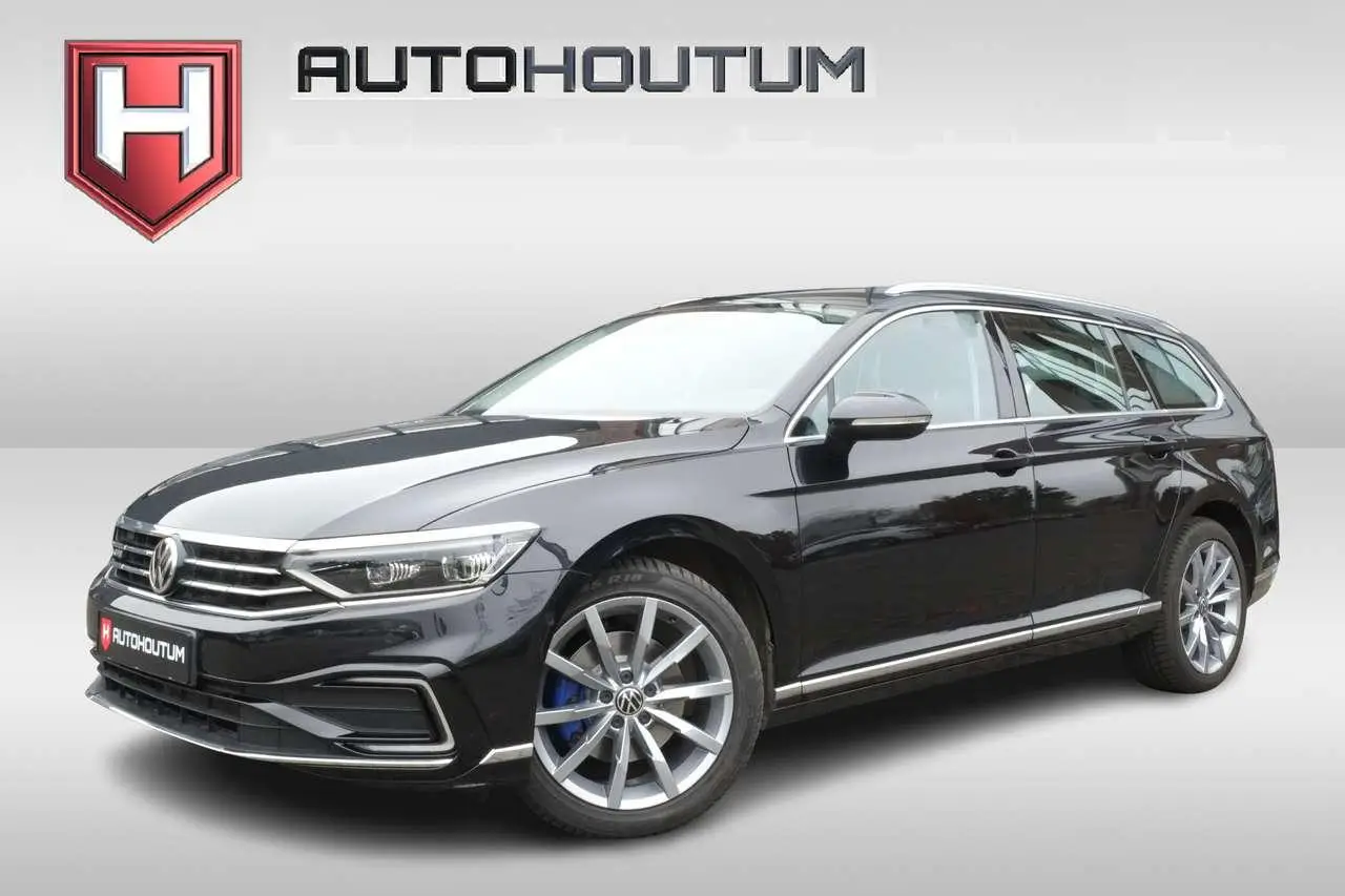 Photo 1 : Volkswagen Passat 2021 Hybride