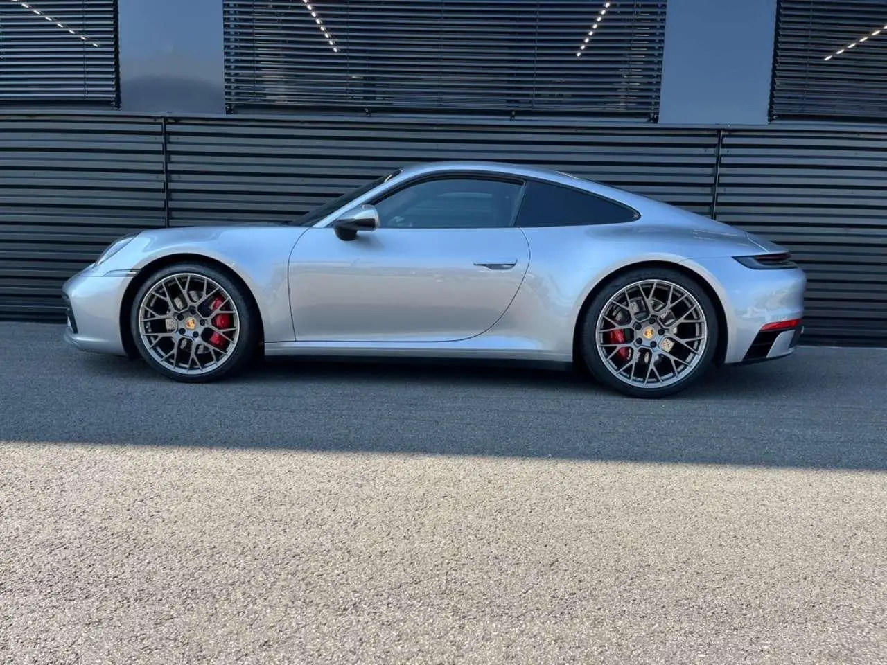 Photo 1 : Porsche 992 2019 Petrol