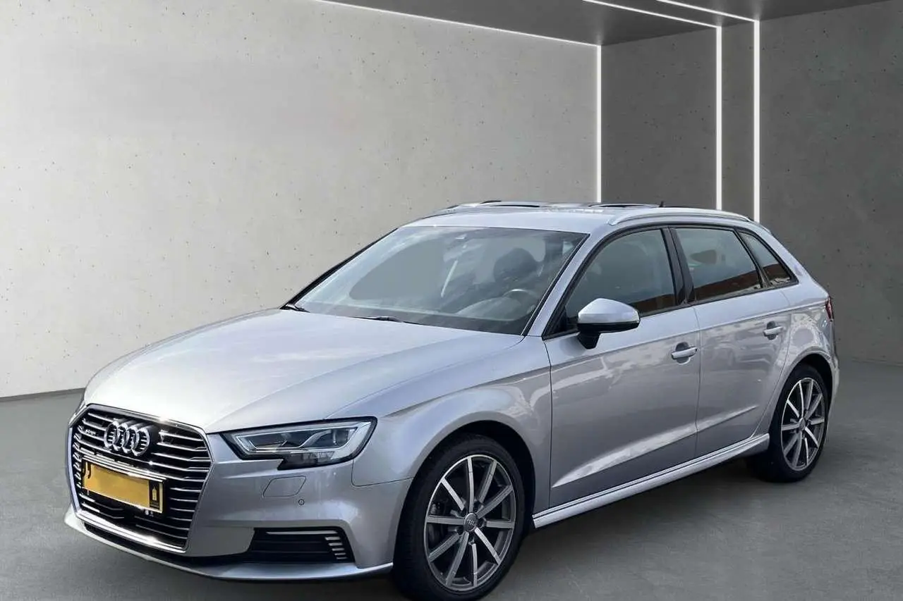 Photo 1 : Audi A3 2020 Hybrid