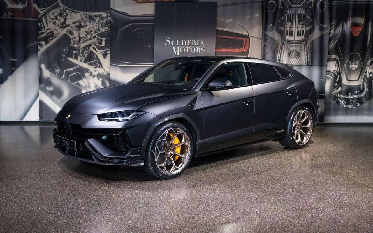 Photo 1 : Lamborghini Urus 2024 Essence