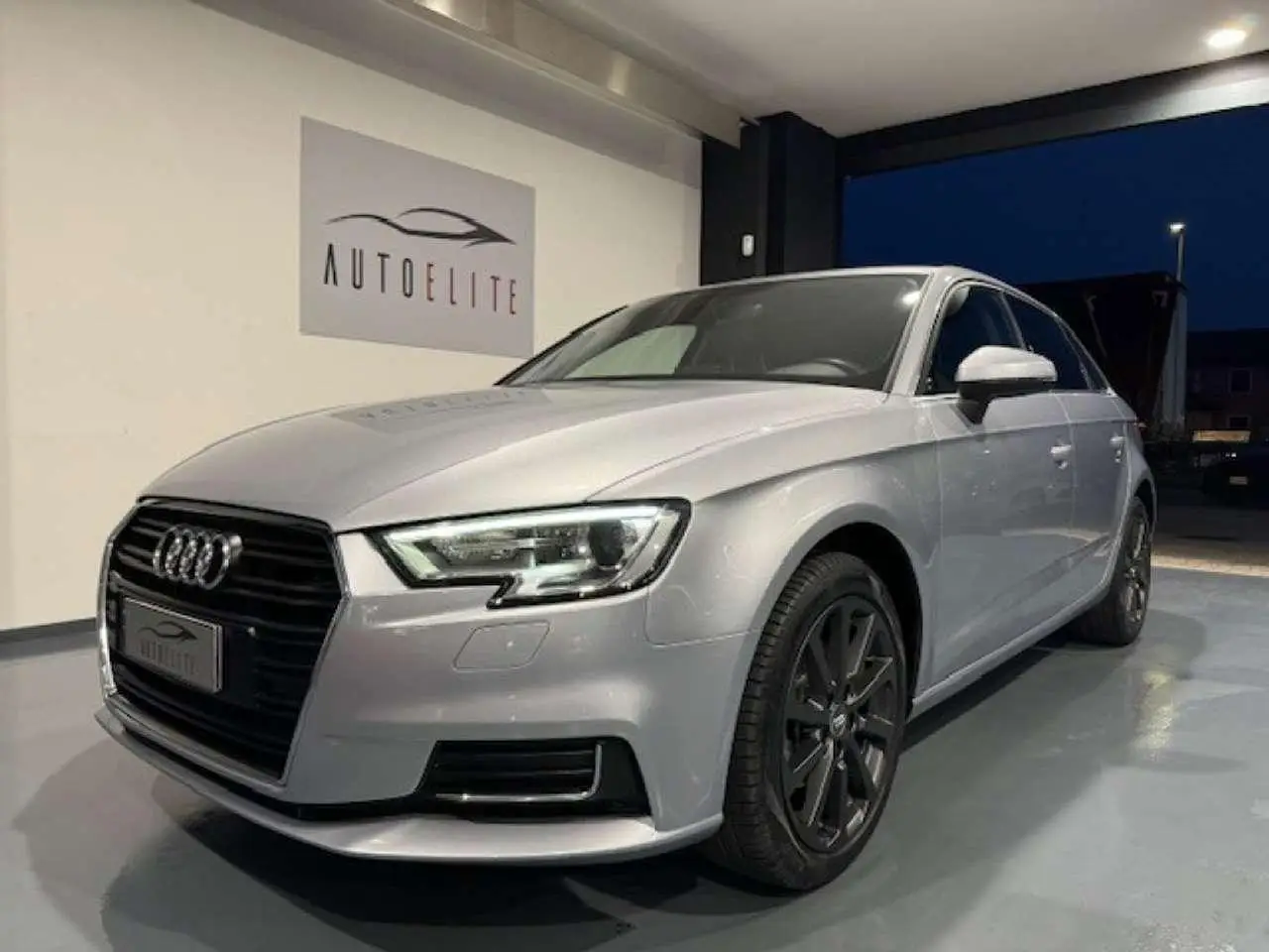 Photo 1 : Audi A3 2018 Diesel