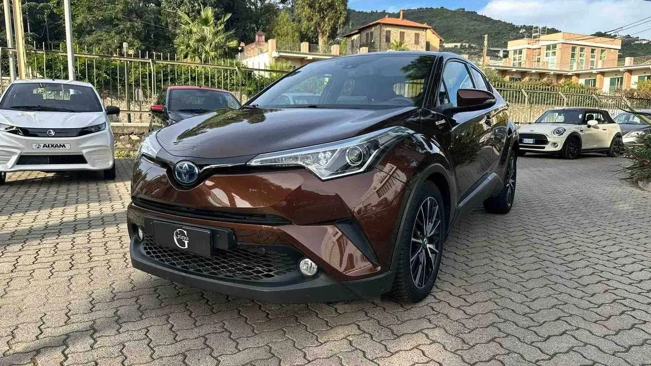 Photo 1 : Toyota C-hr 2017 Hybrid