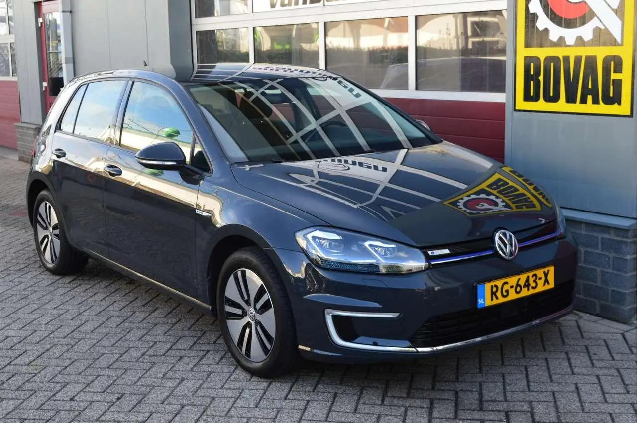 Photo 1 : Volkswagen Golf 2017 Electric