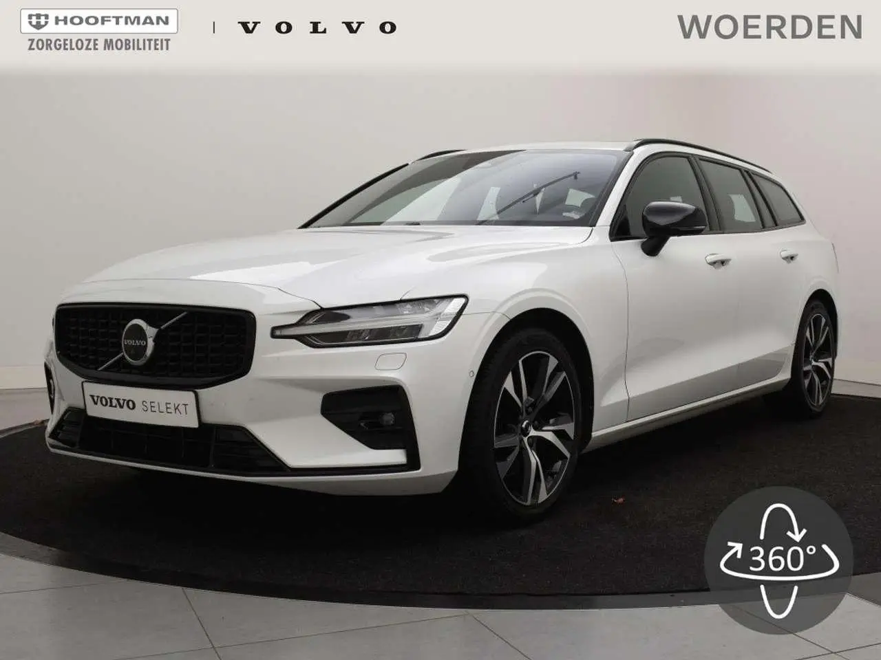 Photo 1 : Volvo V60 2023 Petrol