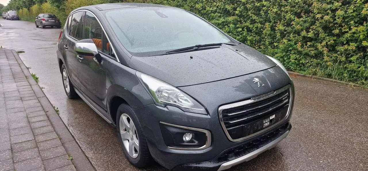 Photo 1 : Peugeot 3008 2015 Hybrid