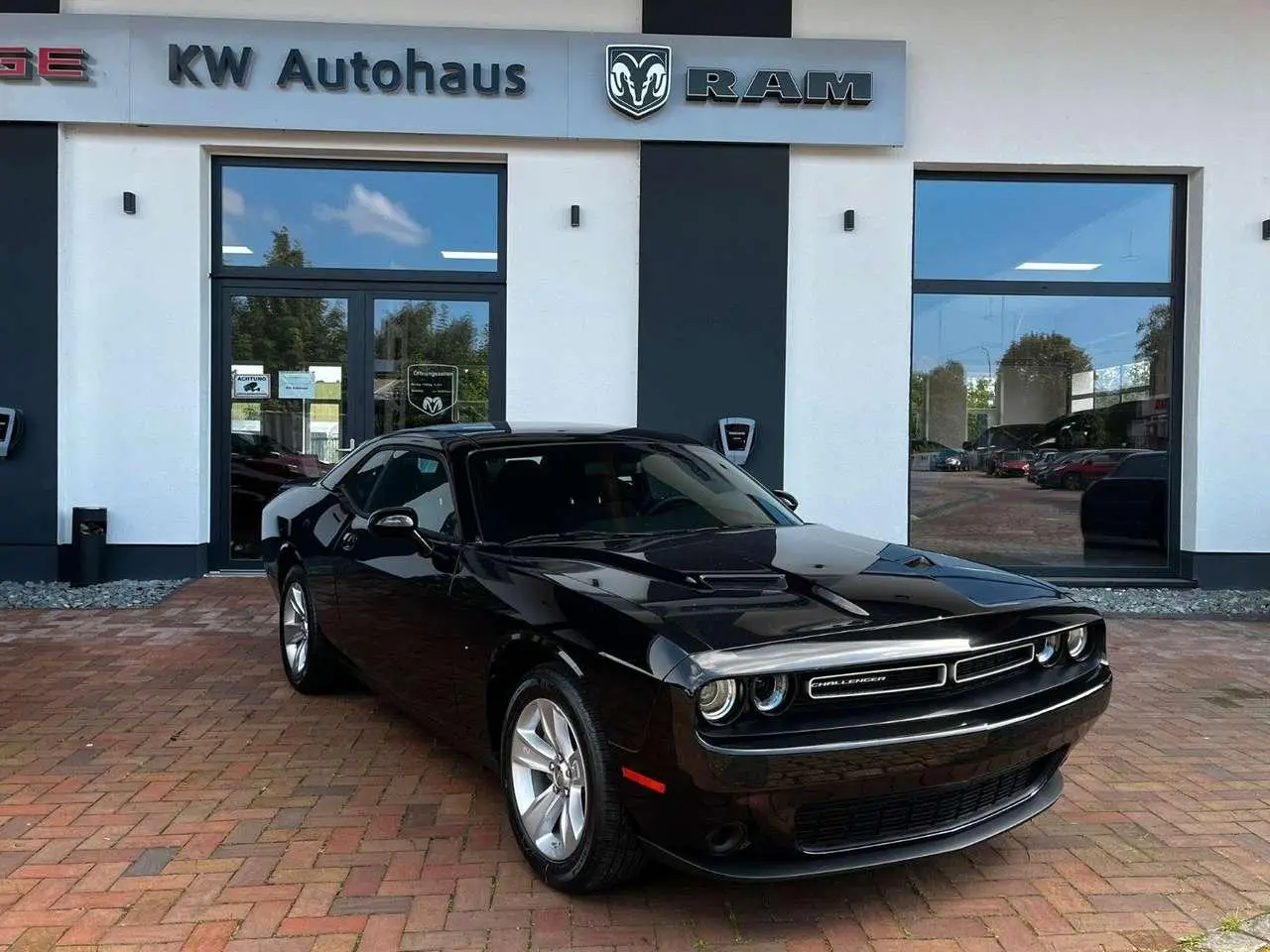 Photo 1 : Dodge Challenger 2024 Petrol