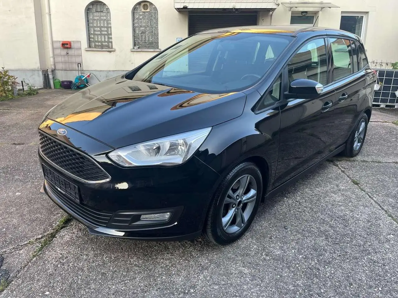 Photo 1 : Ford Grand C-max 2017 Petrol