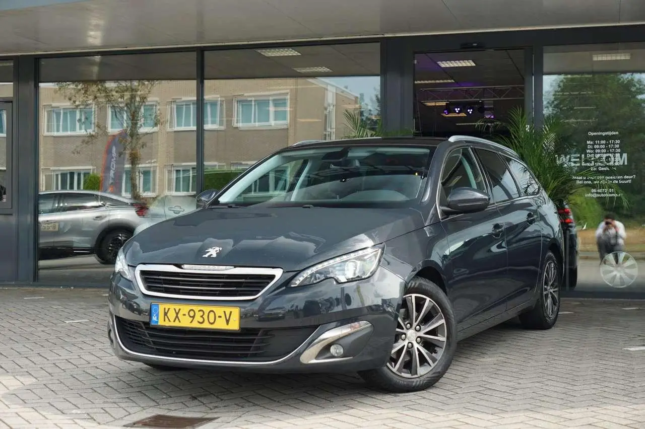 Photo 1 : Peugeot 308 2016 Petrol