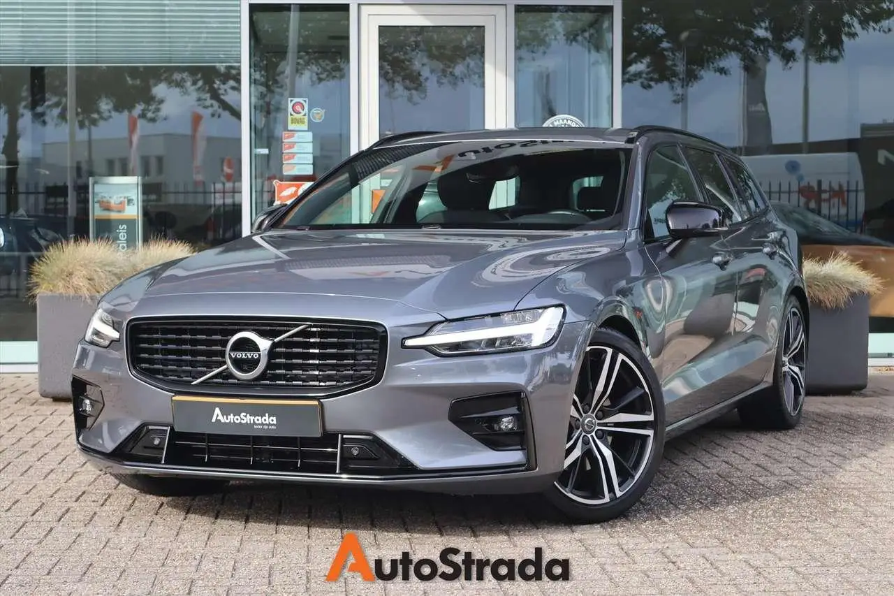 Photo 1 : Volvo V60 2020 Petrol