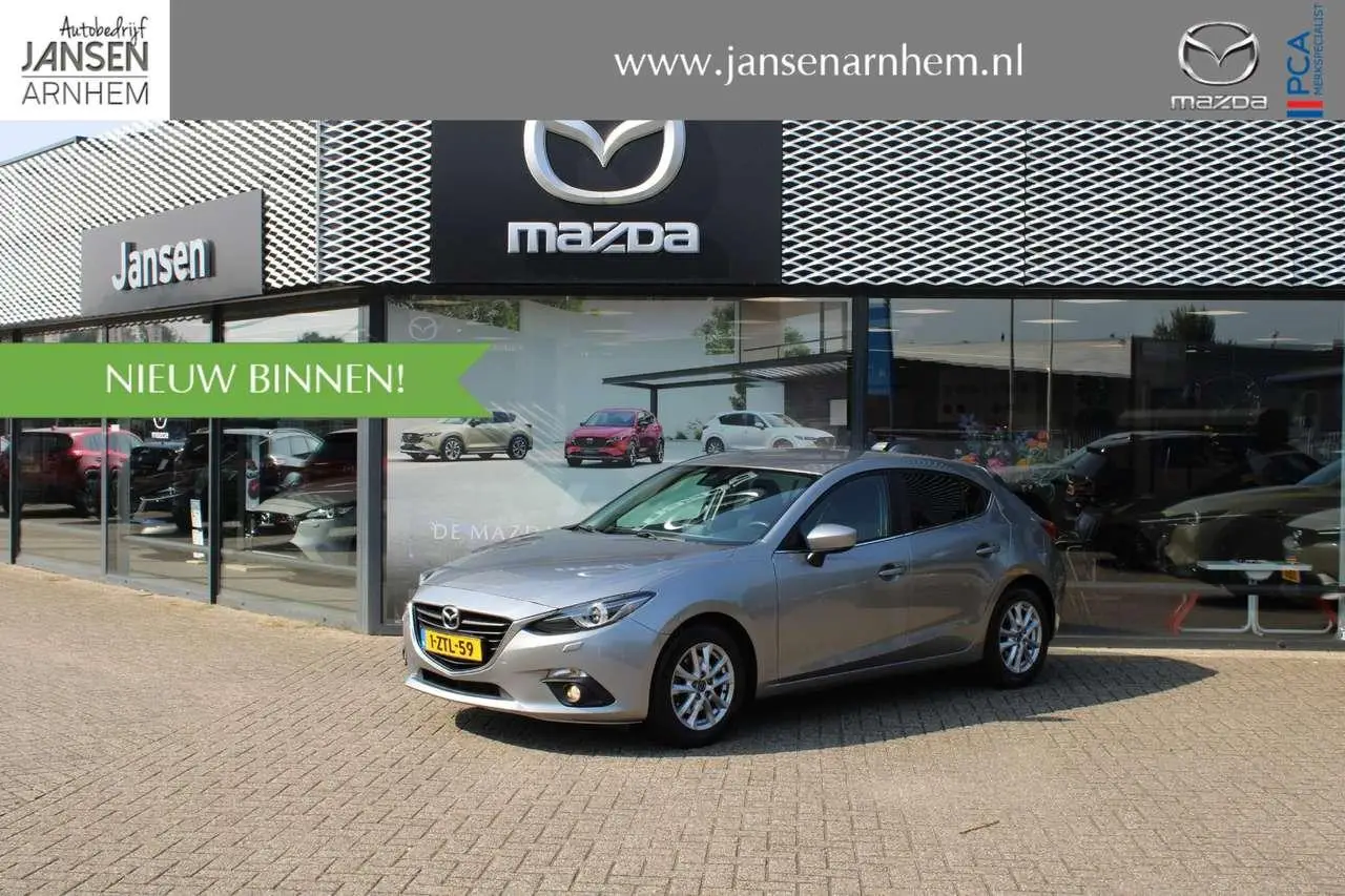 Photo 1 : Mazda 3 2015 Petrol