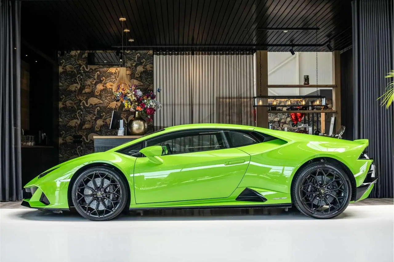 Photo 1 : Lamborghini Huracan 2020 Petrol