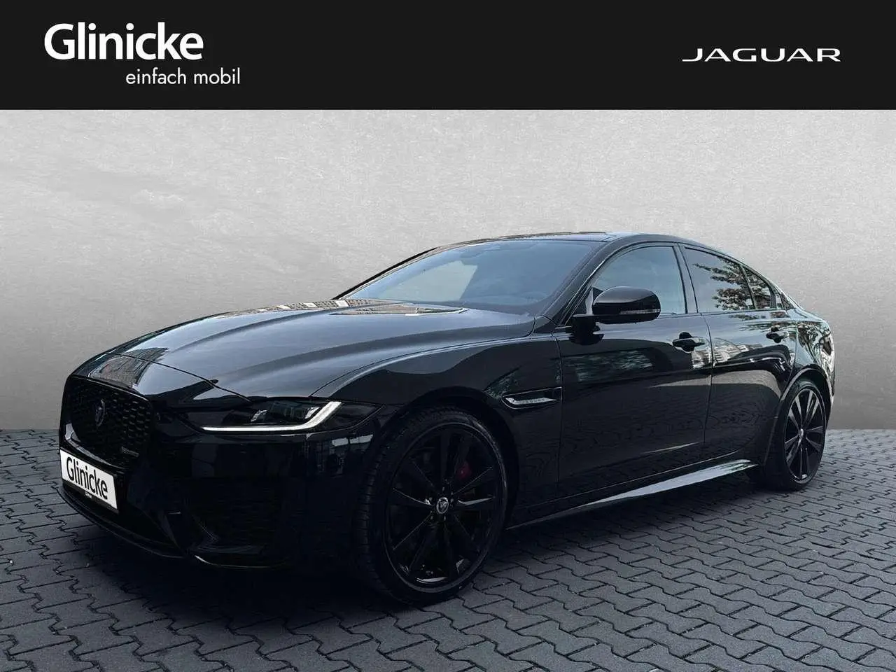 Photo 1 : Jaguar Xe 2024 Petrol