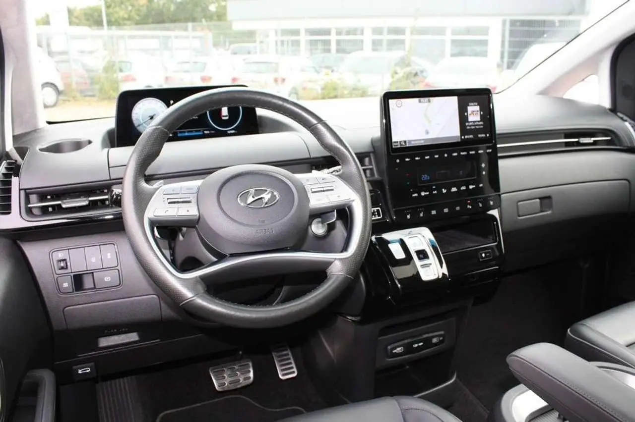 Photo 1 : Hyundai Staria 2021 Diesel