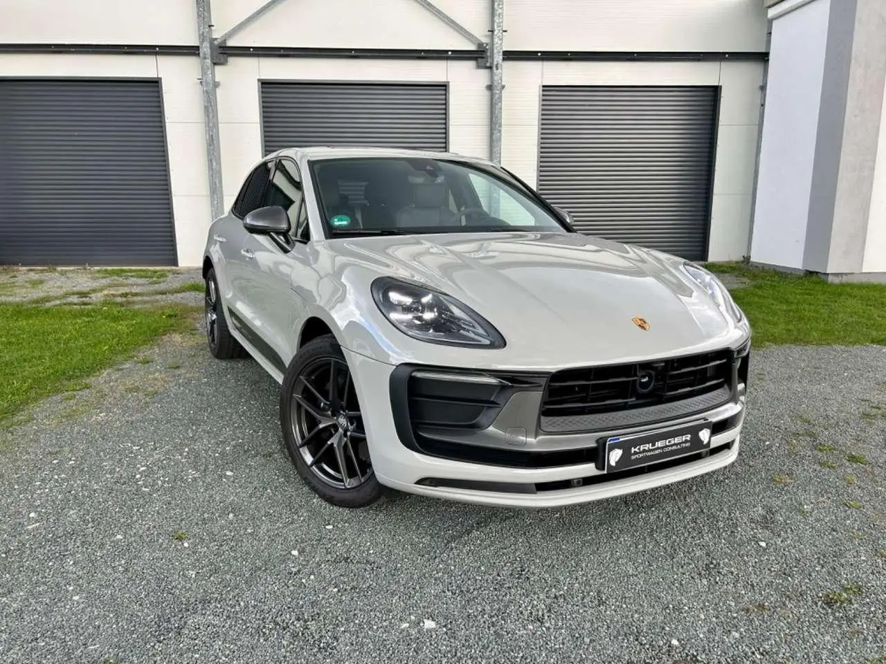 Photo 1 : Porsche Macan 2023 Essence