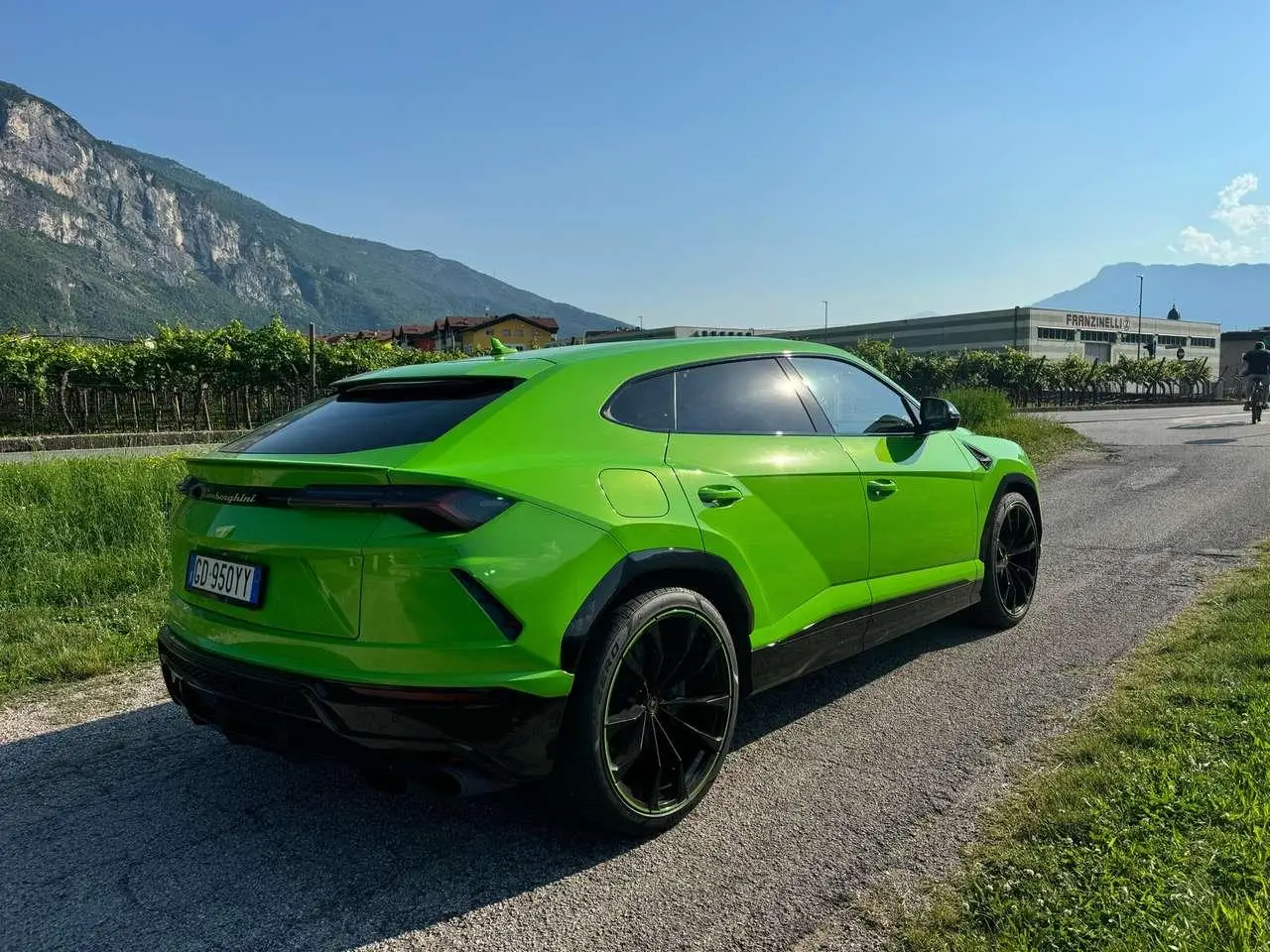 Photo 1 : Lamborghini Urus 2021 Petrol