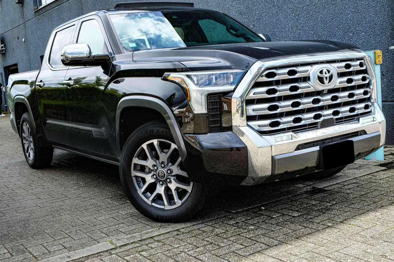 Photo 1 : Toyota Tundra 2023 Petrol