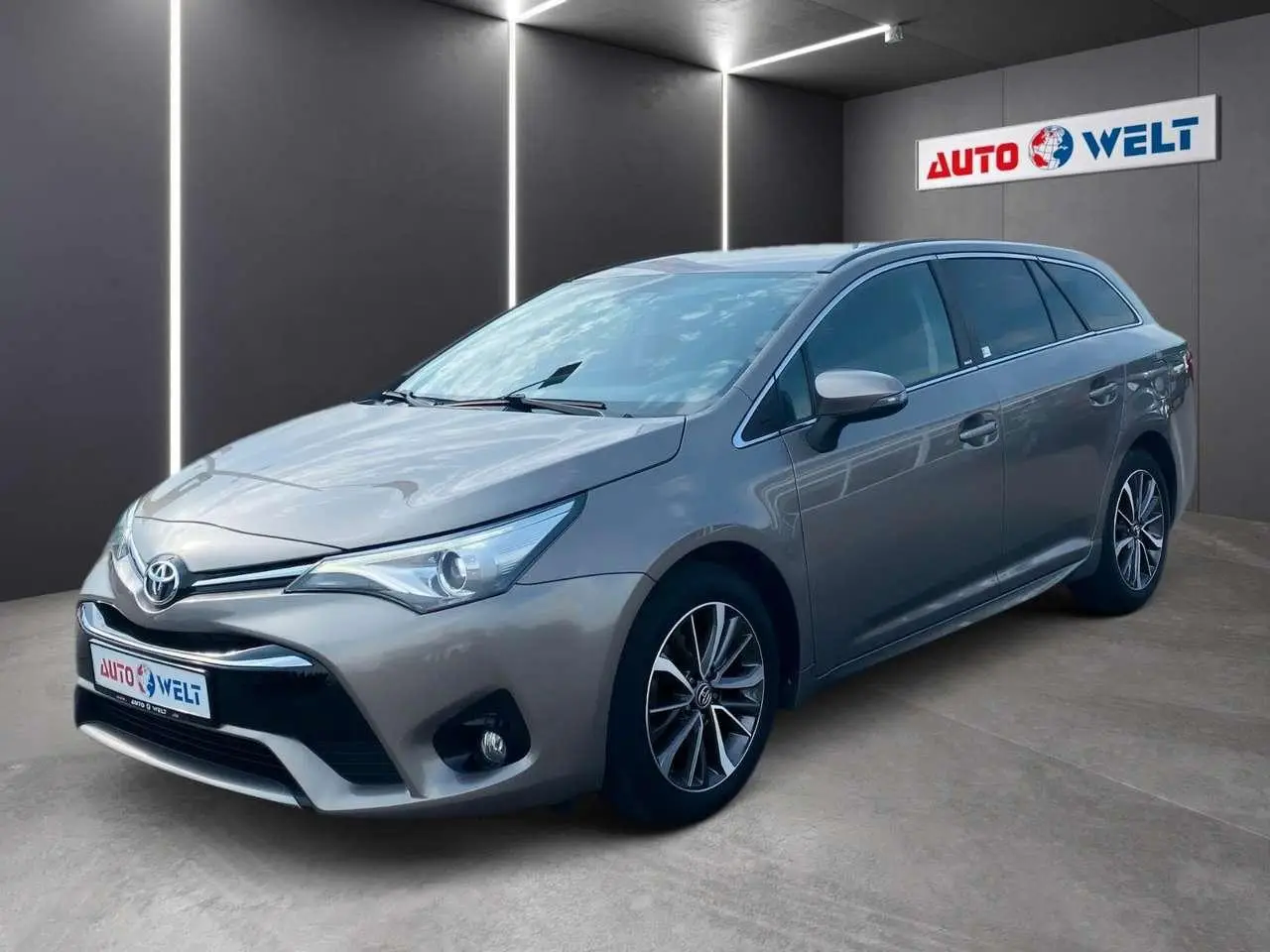 Photo 1 : Toyota Avensis 2016 Essence