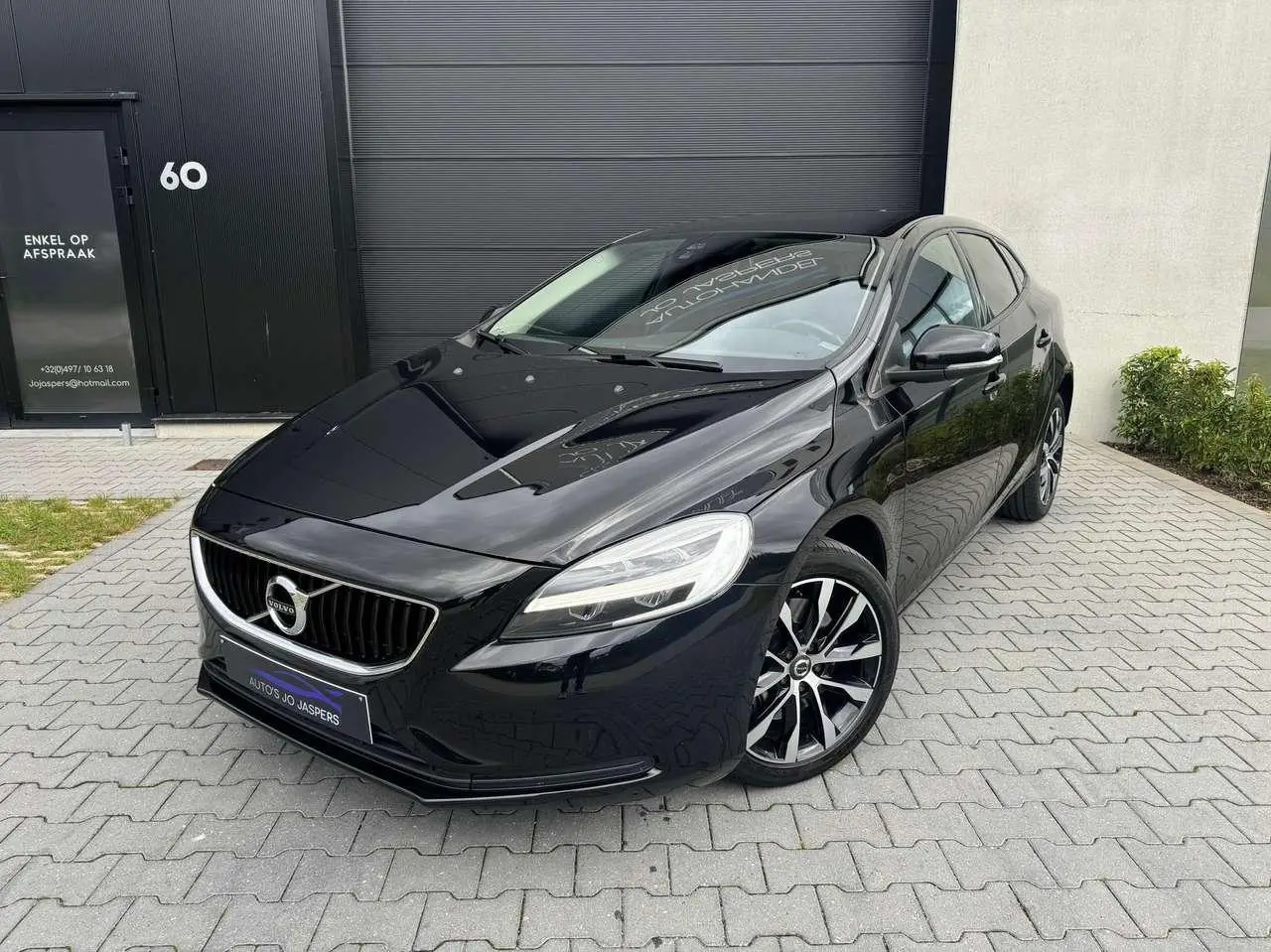 Photo 1 : Volvo V40 2018 Petrol