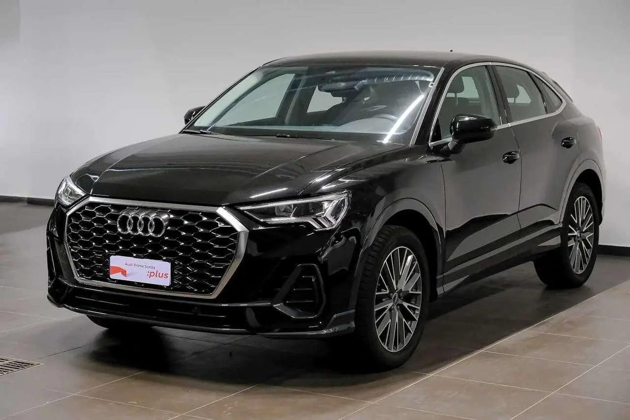 Photo 1 : Audi Q3 2023 Essence