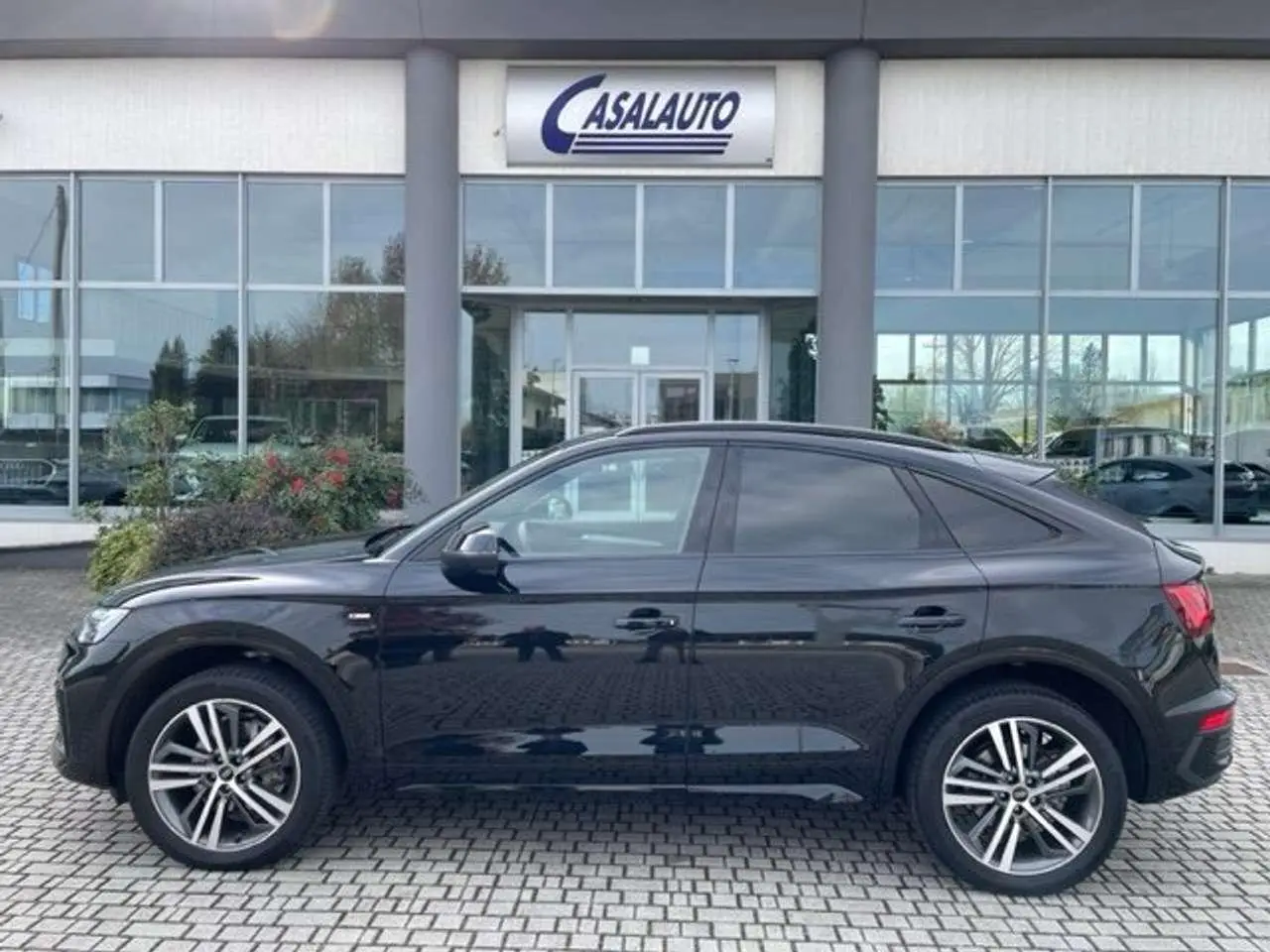 Photo 1 : Audi Q5 2023 Hybride