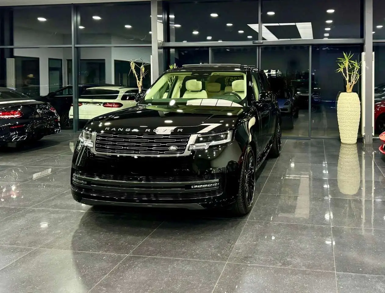 Photo 1 : Land Rover Range Rover 2024 Essence