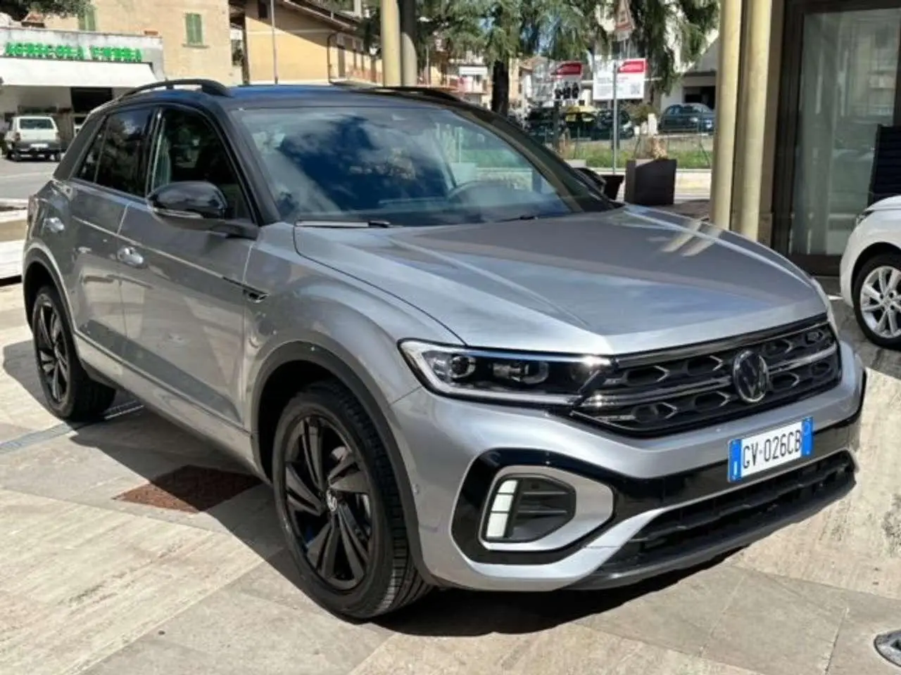 Photo 1 : Volkswagen T-roc 2024 Essence