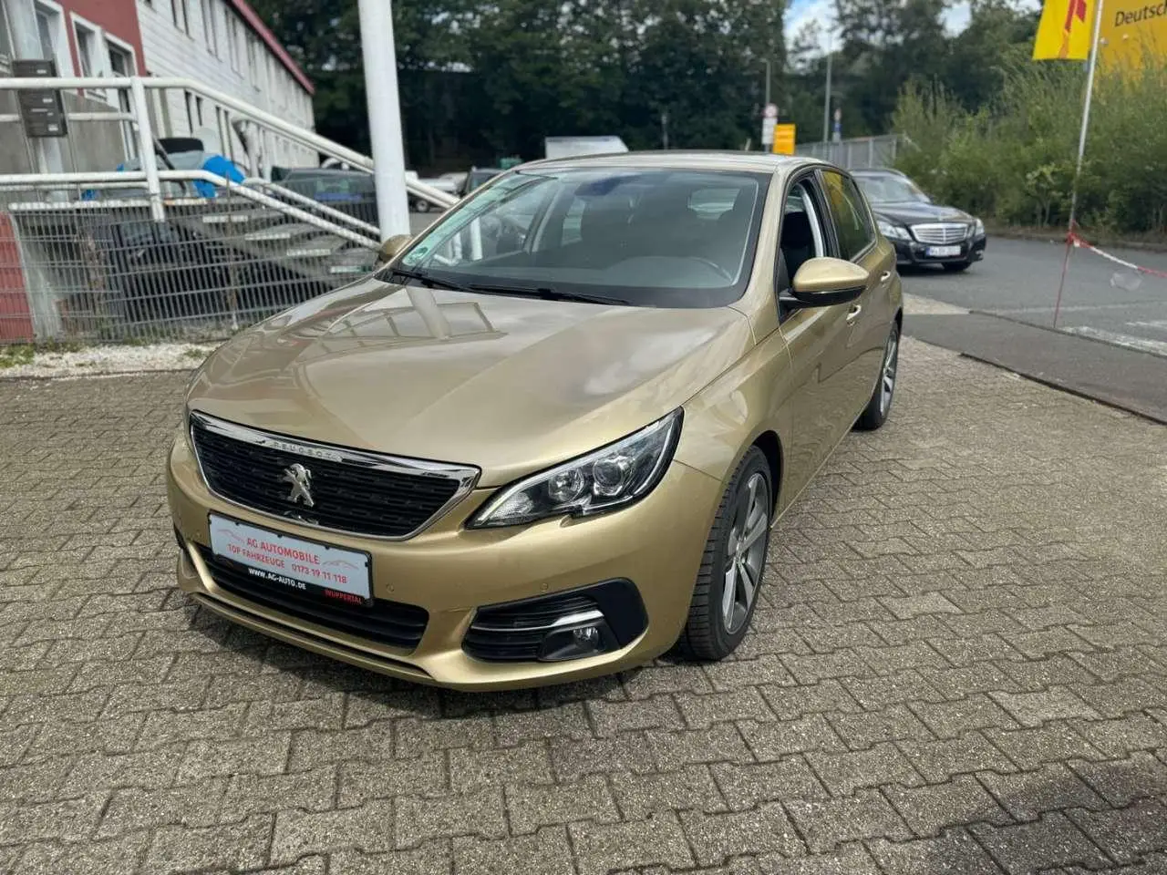 Photo 1 : Peugeot 308 2018 Petrol