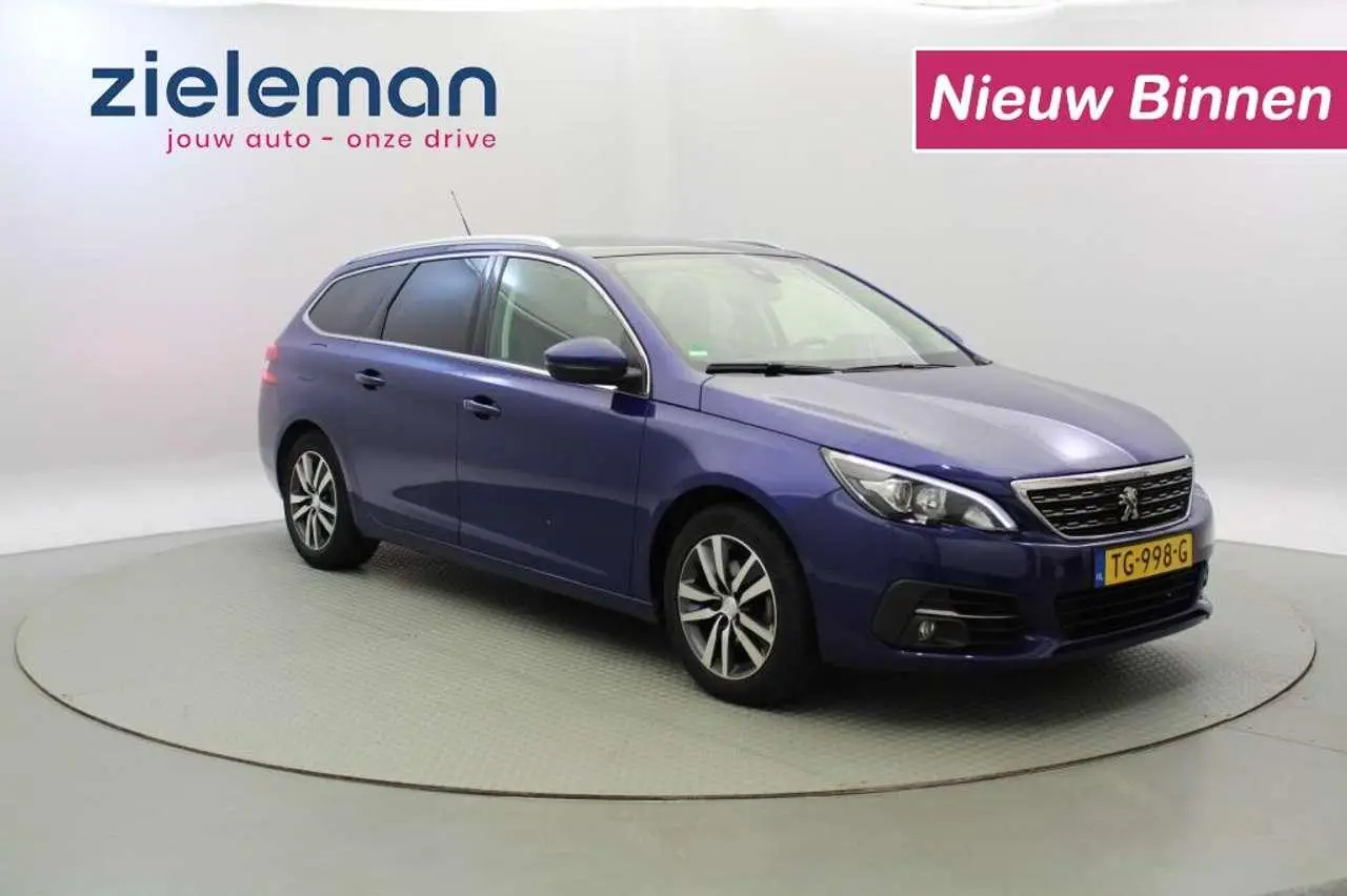 Photo 1 : Peugeot 308 2018 Petrol