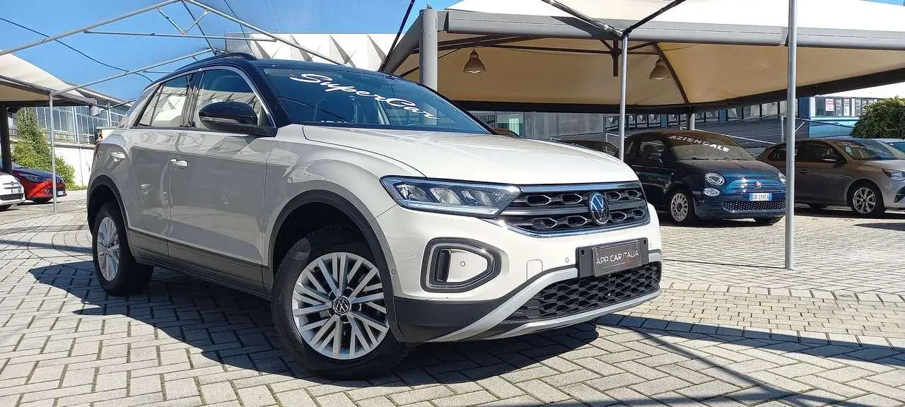 Photo 1 : Volkswagen T-roc 2022 Essence