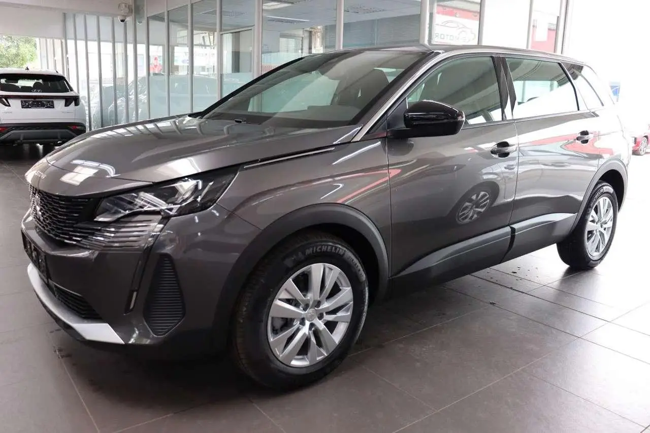 Photo 1 : Peugeot 5008 2023 Petrol