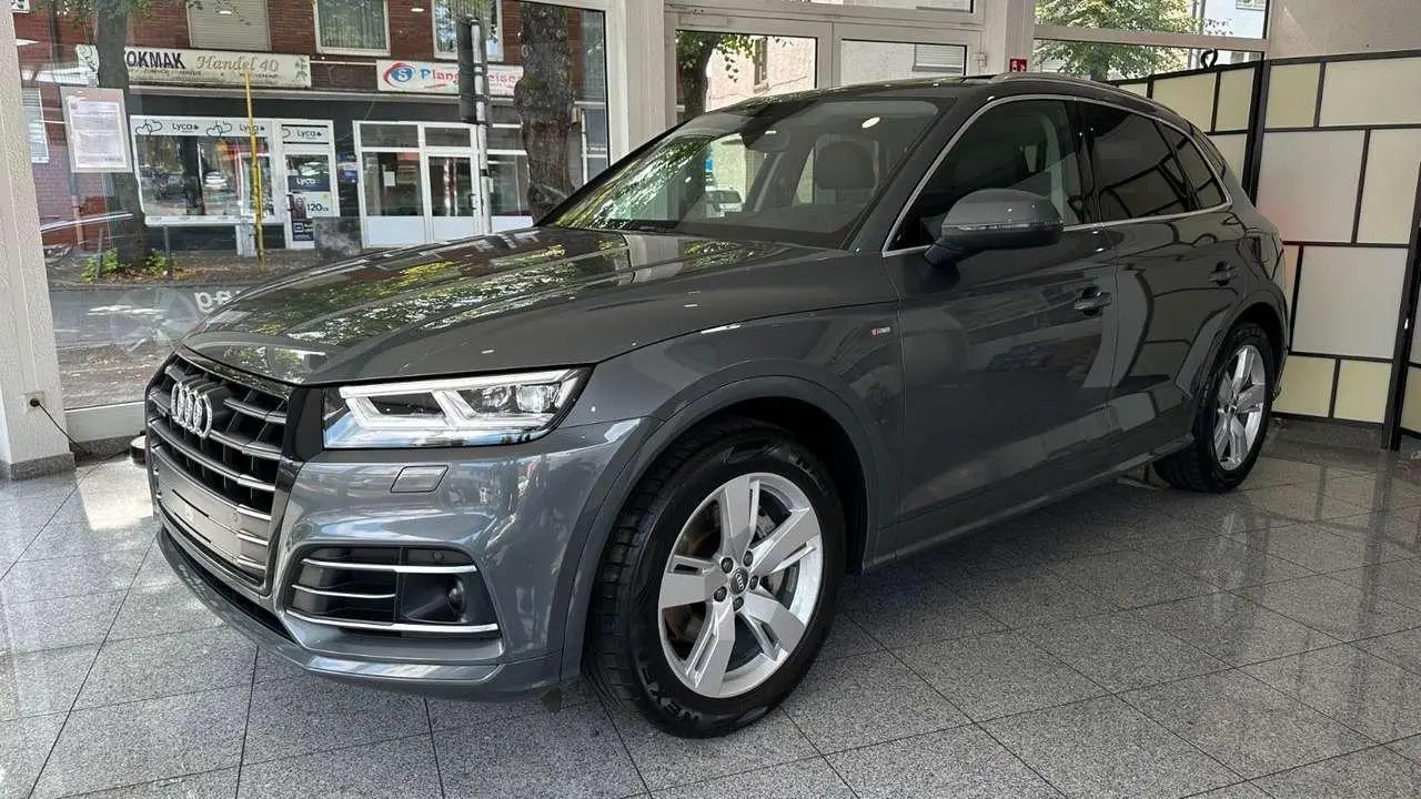 Photo 1 : Audi Q5 2020 Hybrid