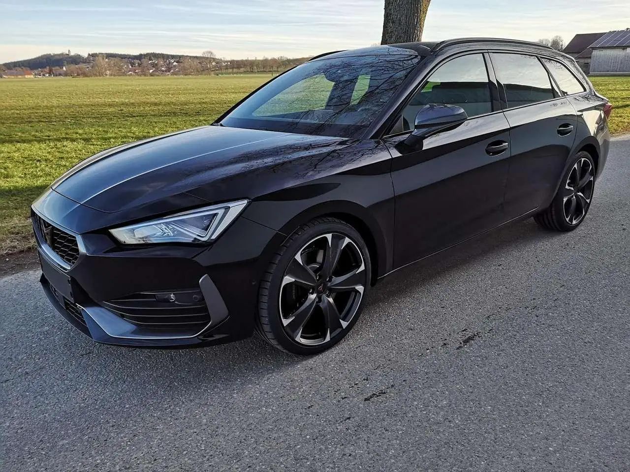 Photo 1 : Cupra Leon 2024 Essence