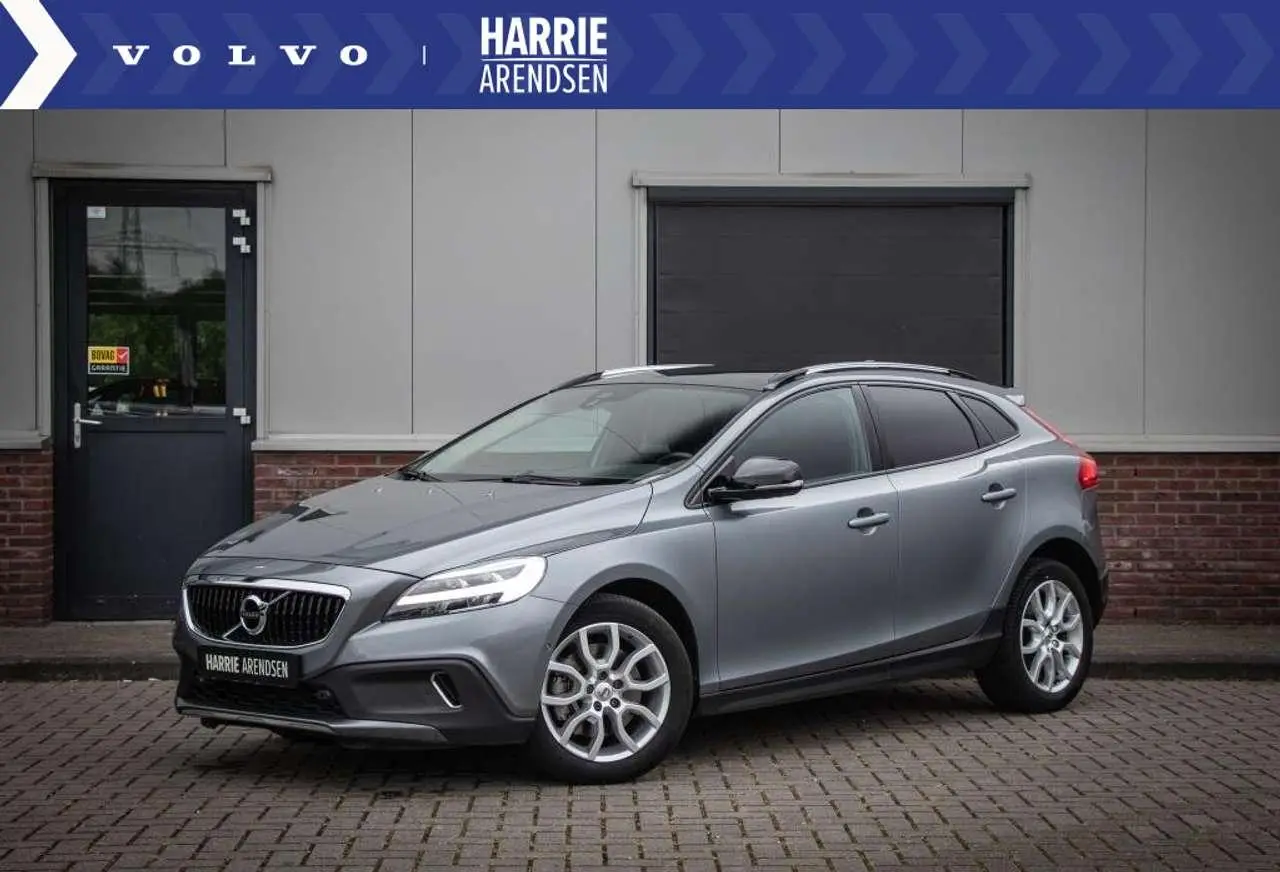 Photo 1 : Volvo V40 2019 Petrol