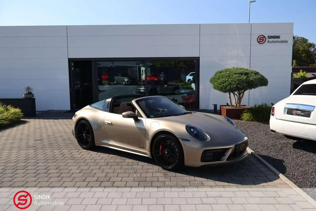 Photo 1 : Porsche 992 2023 Essence